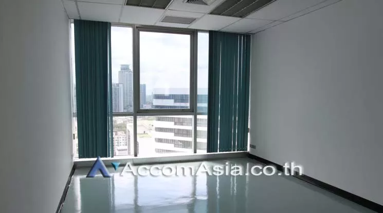  Office space For Rent in Sukhumvit, Bangkok  near BTS Ekkamai (AA16504)